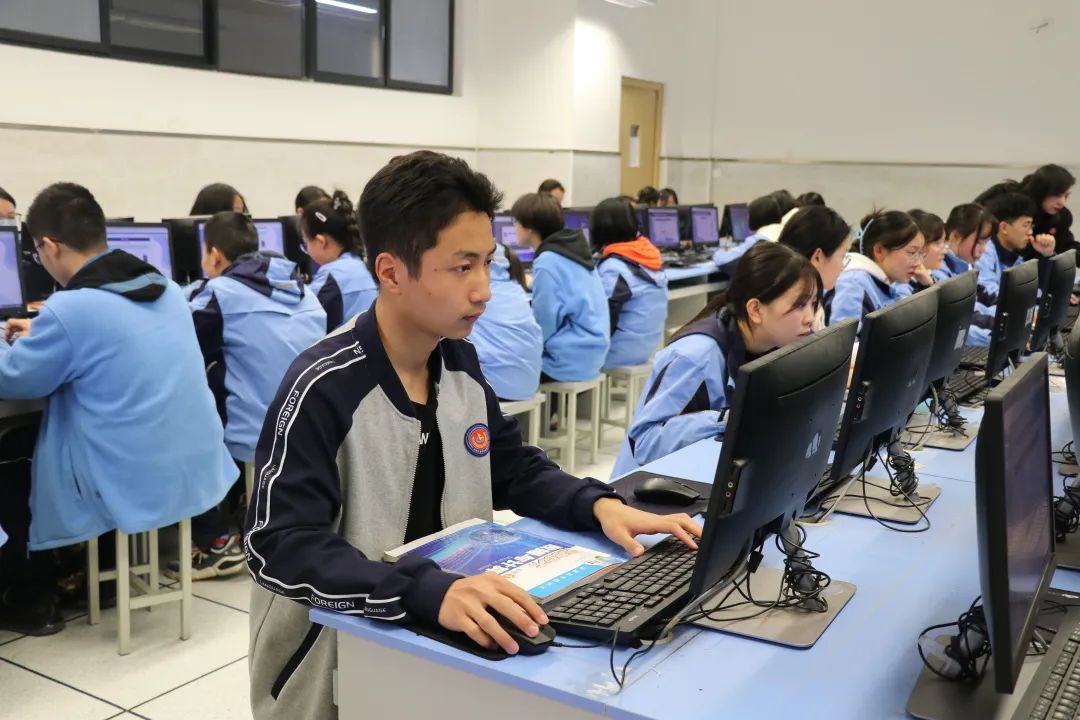 德阳成都外国语学校开展2023年四川省普通高中学业水平考试报名工作
