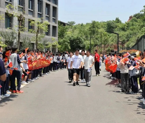 从迷茫到超越：这群“逆袭少年”用三年给出了最好的答案